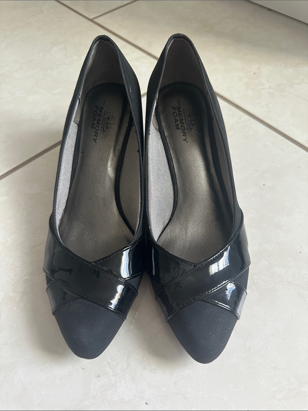 LifeStride Memory Foam Black Women's Pointed-Toe Heeled Flats